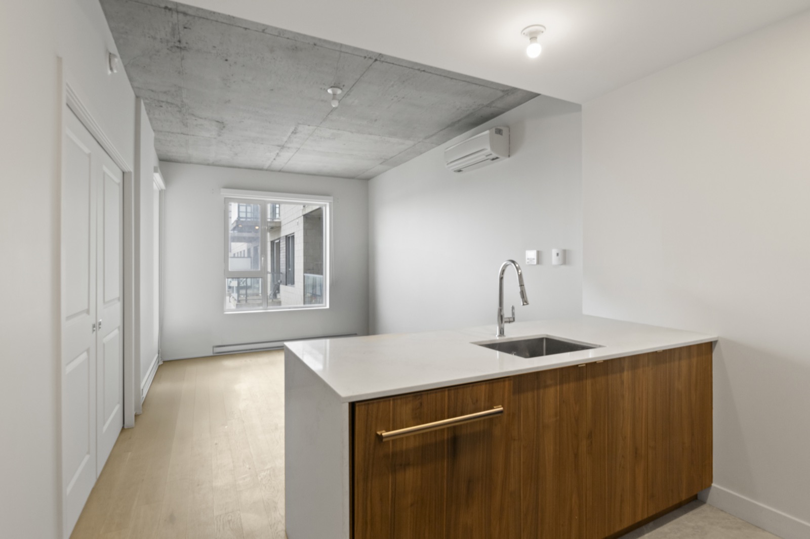 Living space after virtual decluttering